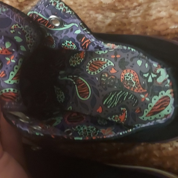 Black Low Top Converse - Picture 7 of 12